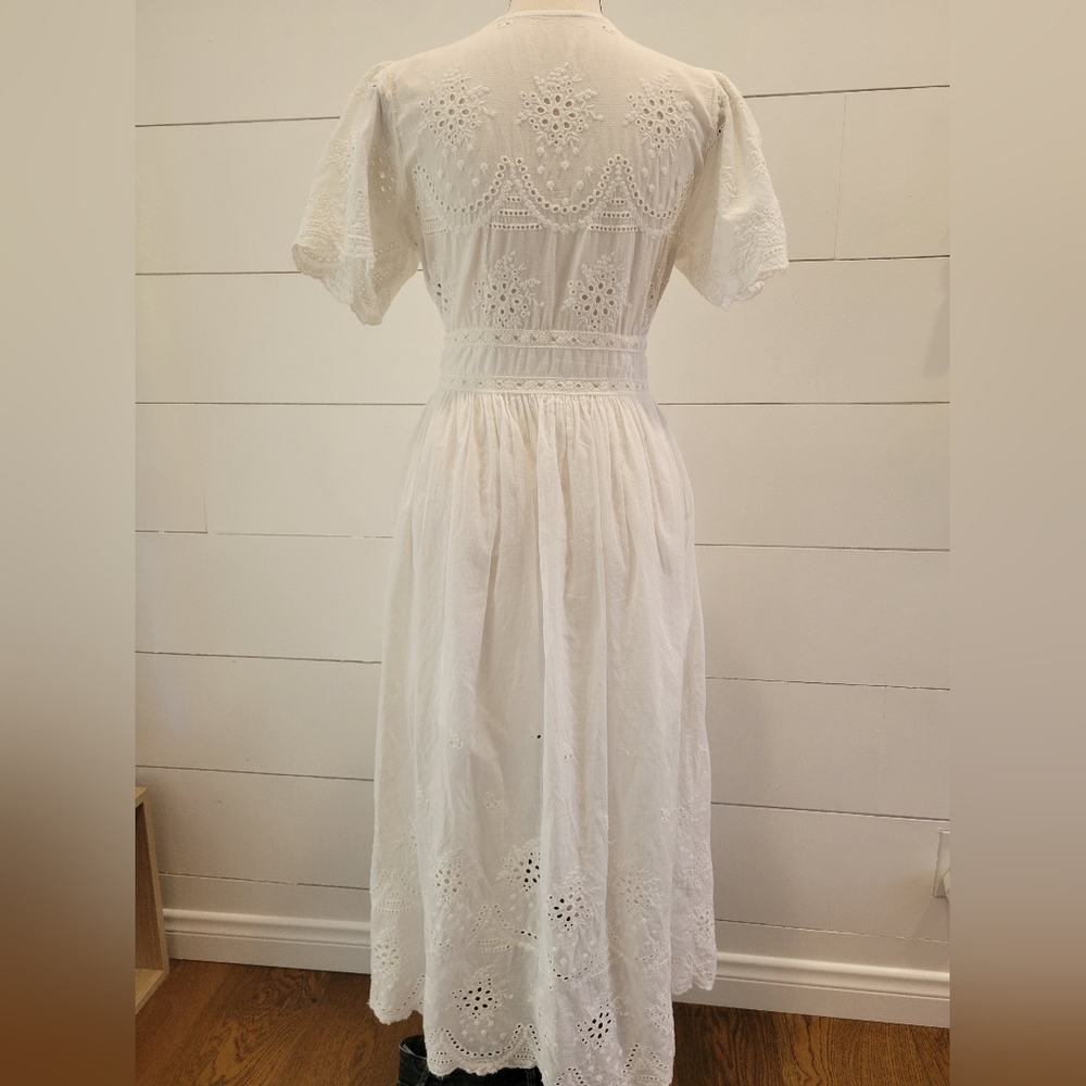 Elegant White Lace Maxi Dress - Picture 3 of 8
